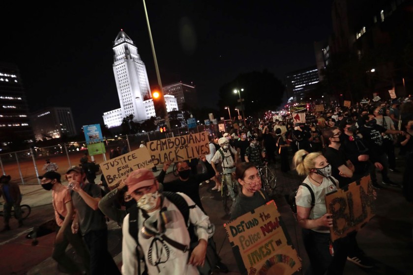 L.A. protesters attack police building