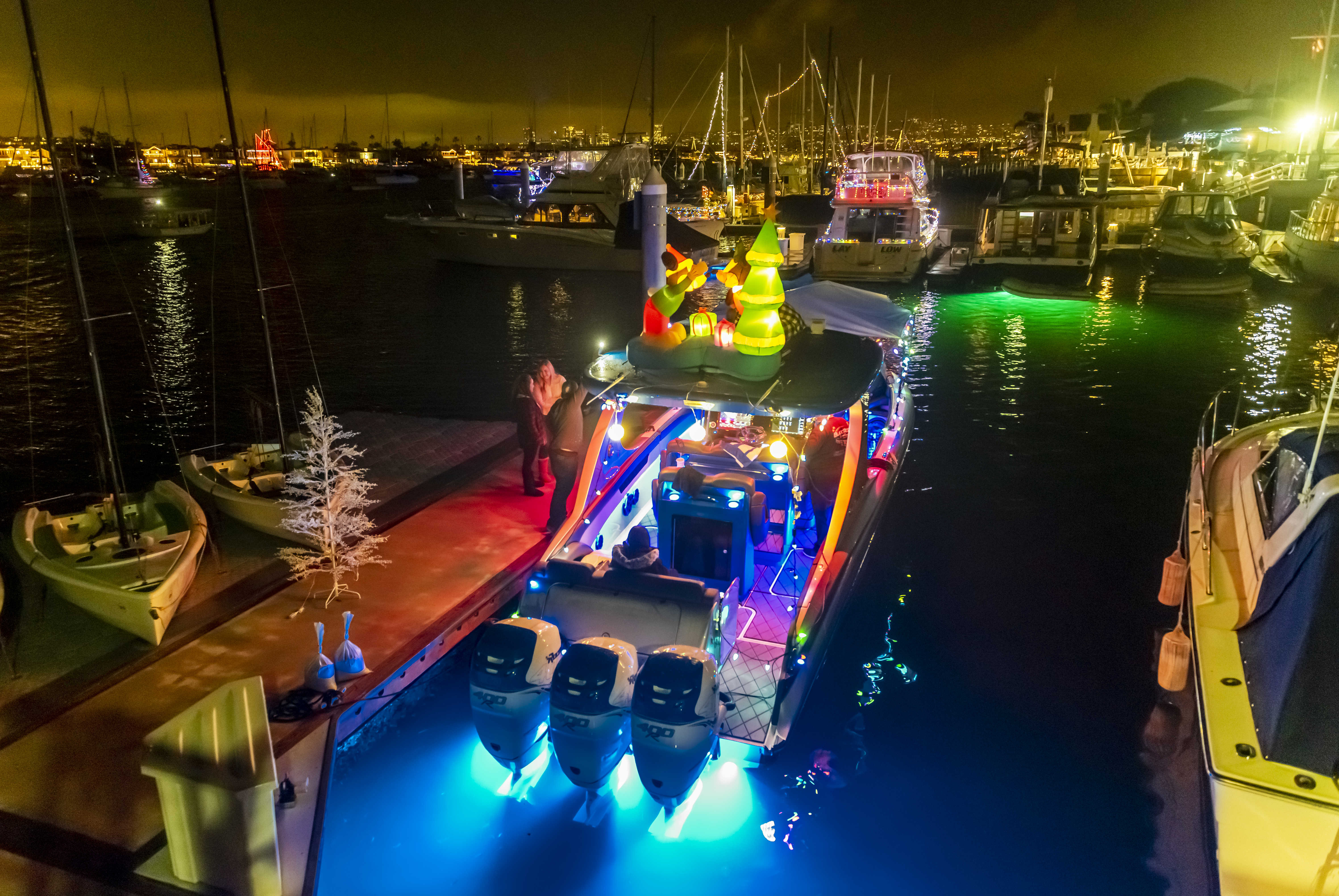 Boaters go ahead with canceled Newport Beach holiday parade