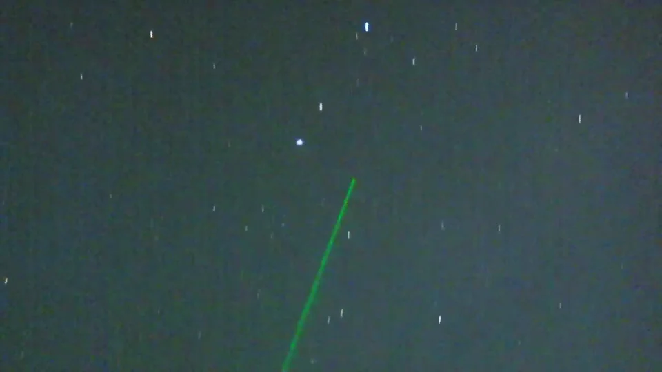 VIDEO: ‘UFO’ makes crazy maneuver after direct laser pointer hit
